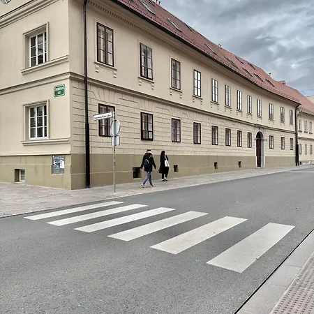 Xxi Apartman